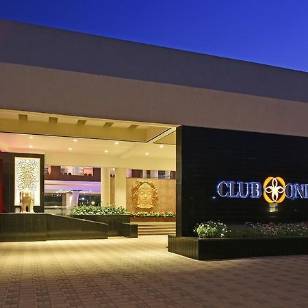 Hotel Club One Manor Exterior foto